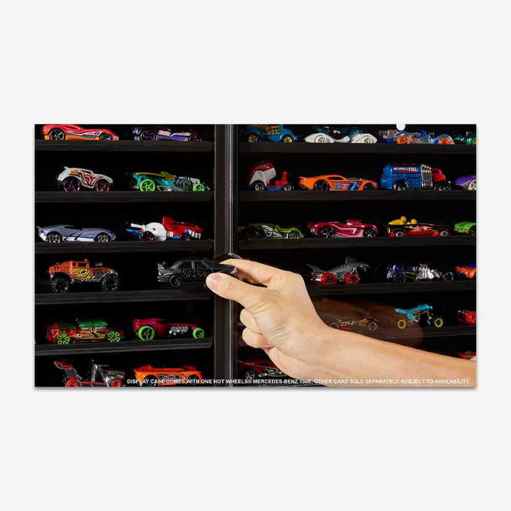 Hot Wheels Display Case Plus Exclusive Mercedes-Benz 190 E 2.5-16 Evolution II