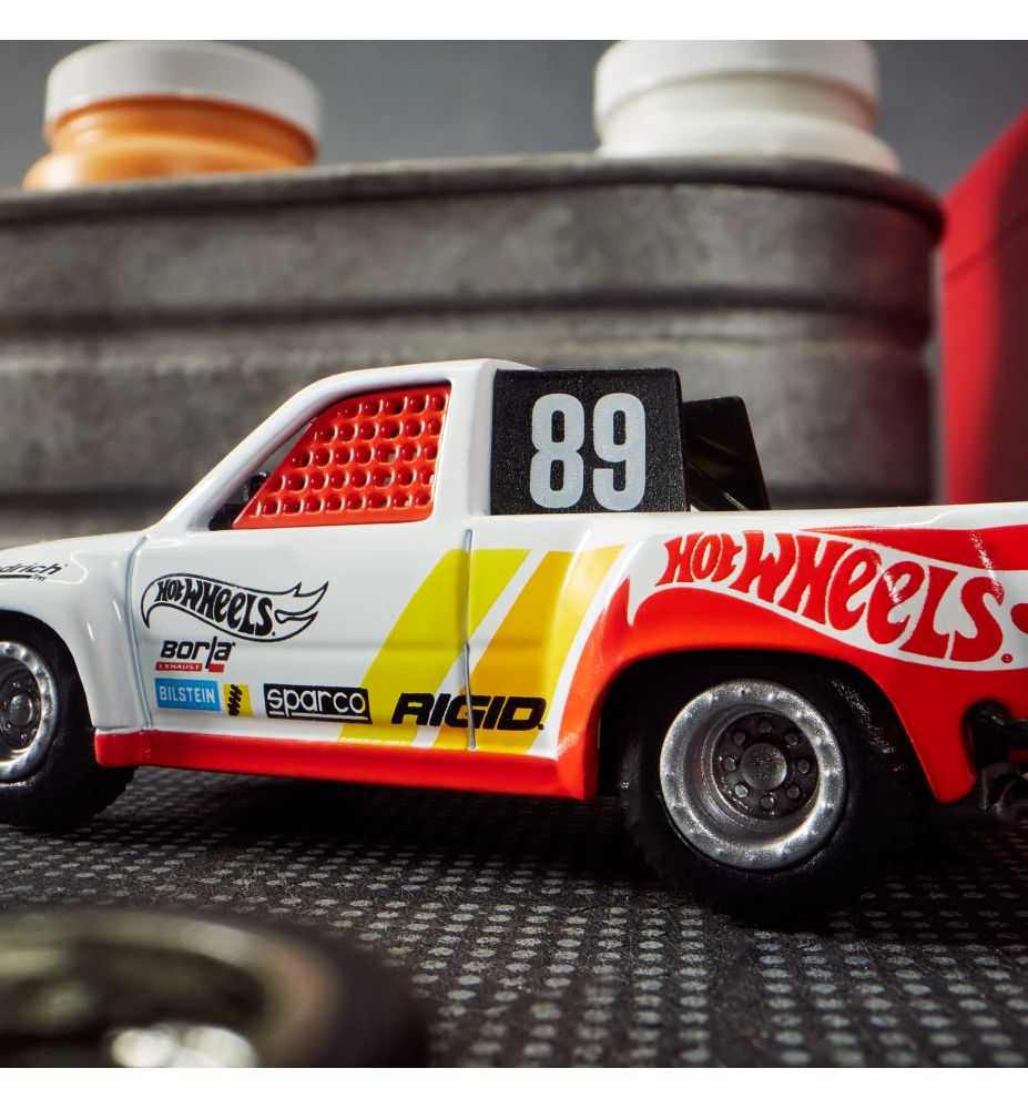 Hot Wheels RLC Elite 64 1989 Toyota HiLux Stadium Truck