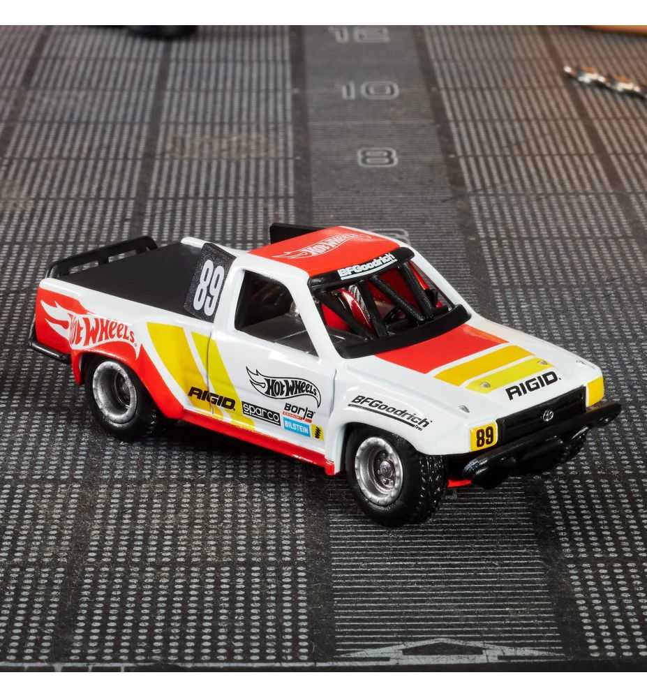 Hot Wheels RLC Elite 64 1989 Toyota HiLux Stadium Truck