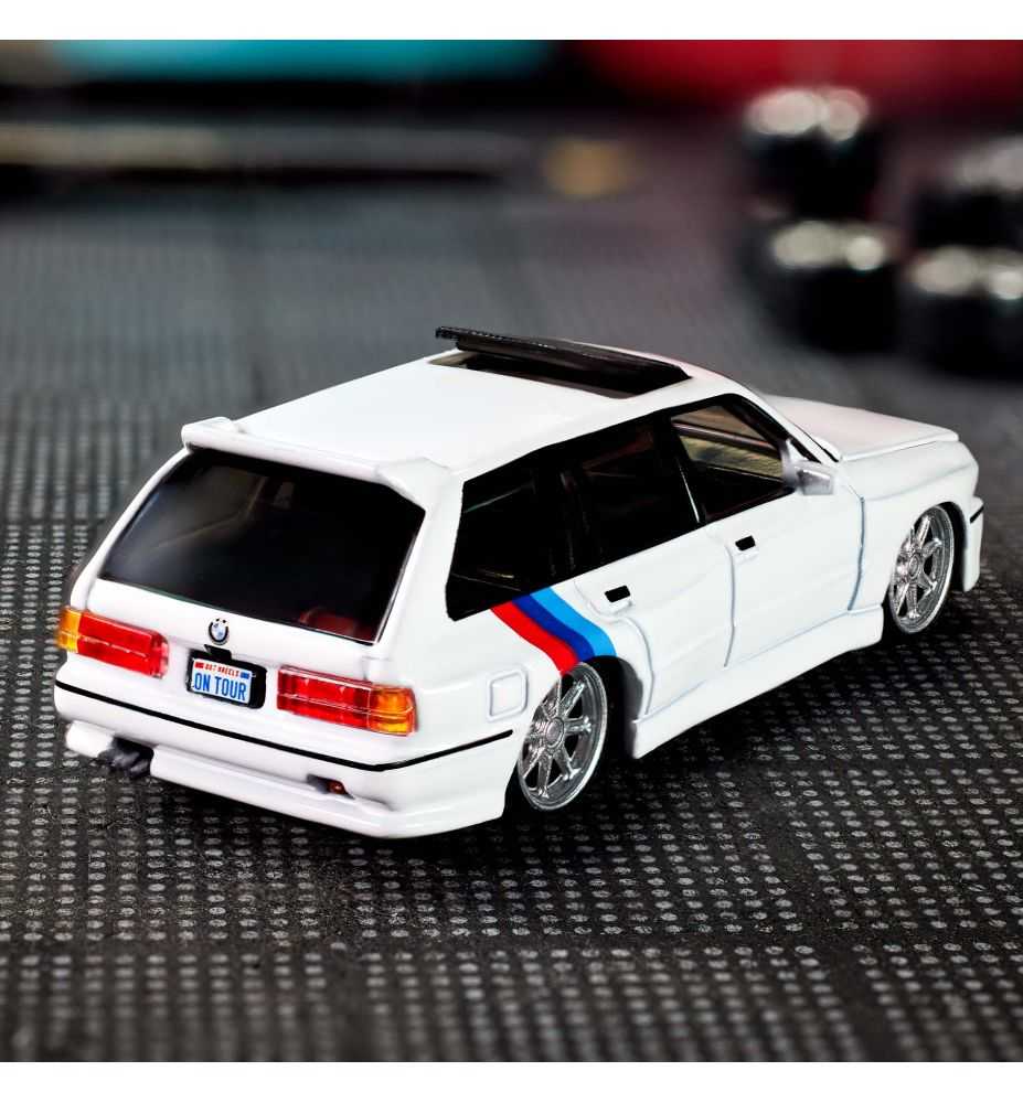 Hot Wheels RLC Elite 64 1990 BMW 318i Touring