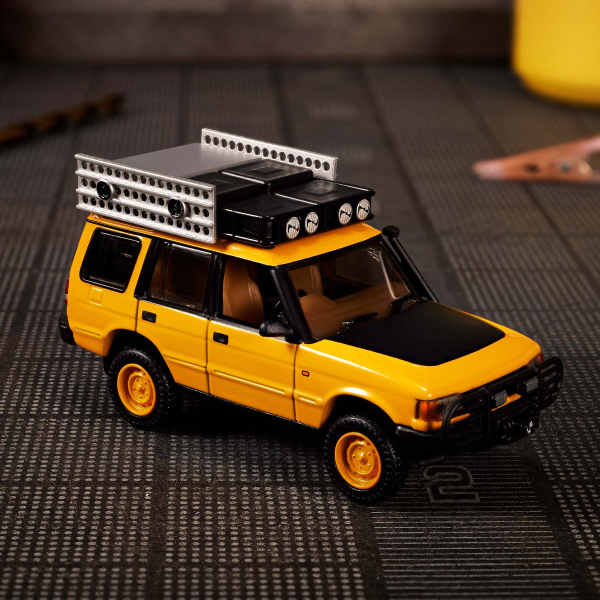 Hot Wheels Elite 64 Mod Shop '94 Land Rover Discovery