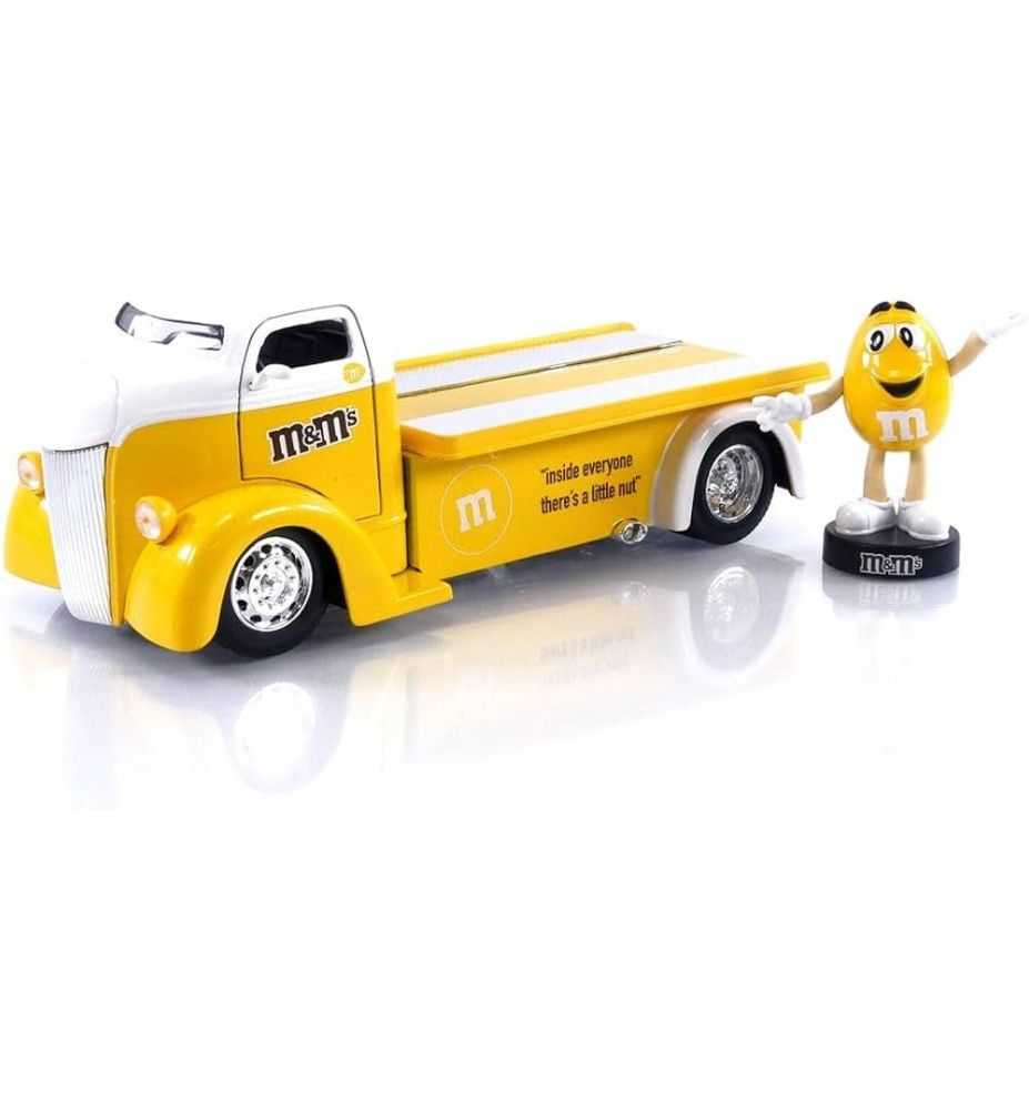 Jada 1947 Ford COE Flatbed with Yellow M&M's Figure 1:24