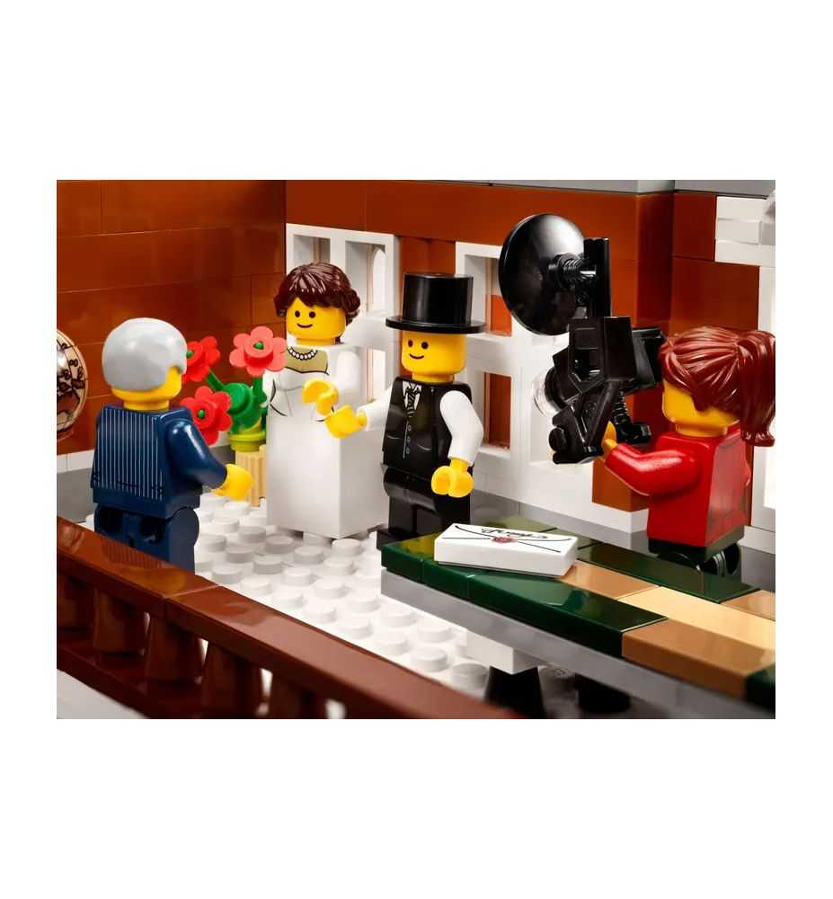 LEGO Creator Expert 10224 Town Hall (Modular Building)