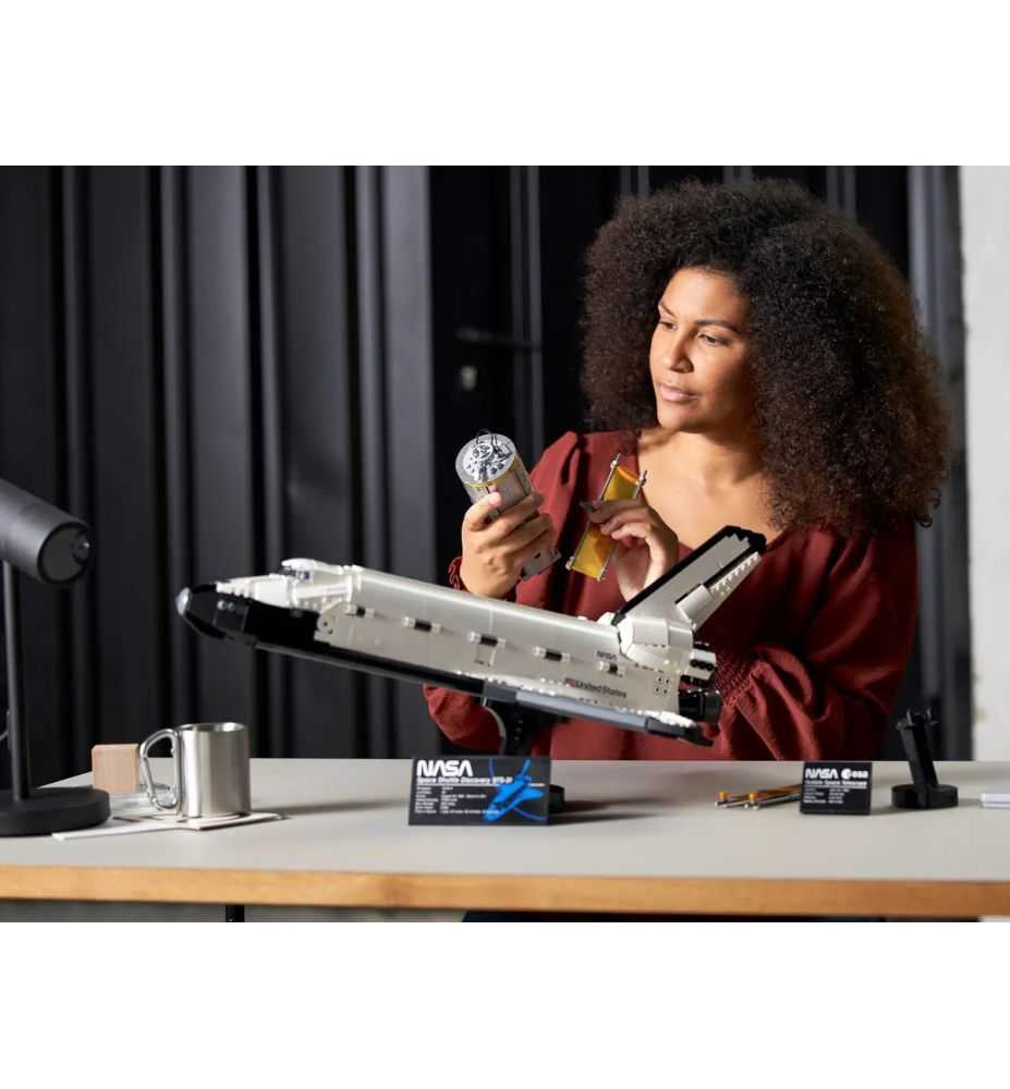 LEGO Icons 10283 NASA Space Shuttle Discovery