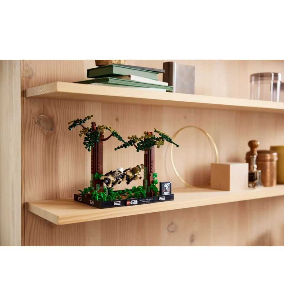 LEGO Star Wars 75353 Endor Speeder Chase Diorama