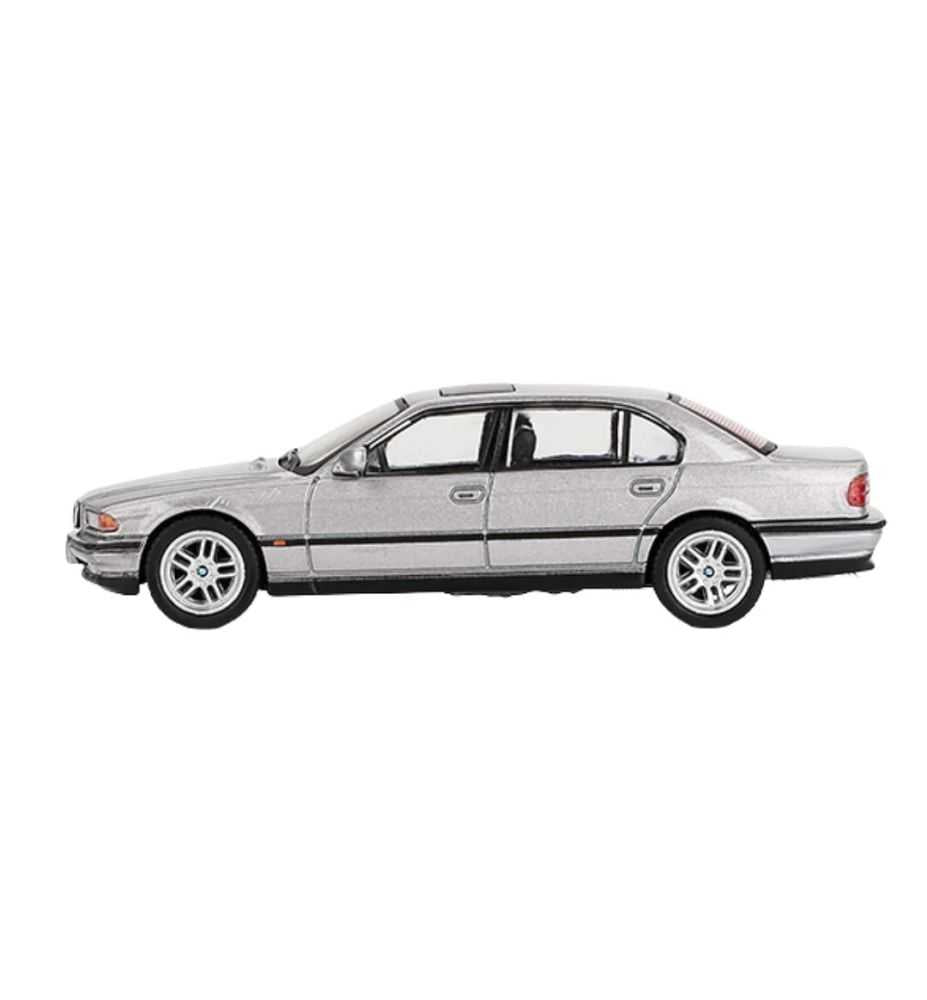 Mini GT BMW 750iL Aspen Silver Metallic 1:64