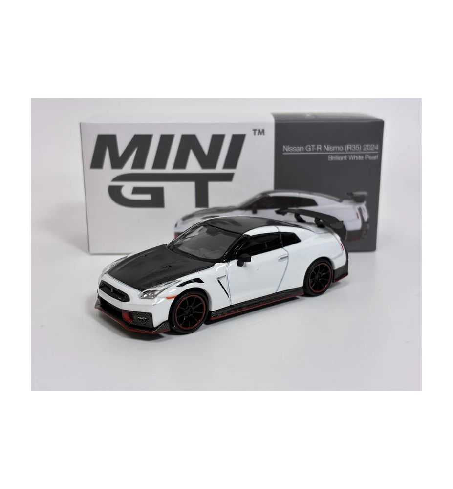 Mini GT 2024 Nissan GT-R Nismo (R35) Brilliant White Pearl 1:64