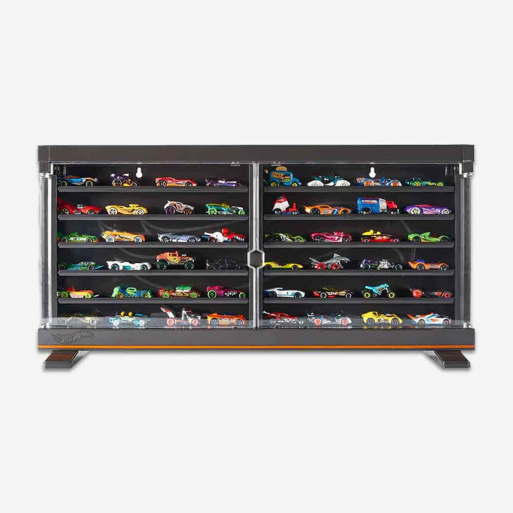 Hot Wheels Display Case Plus Exclusive Mercedes-Benz 190 E 2.5-16 Evolution II