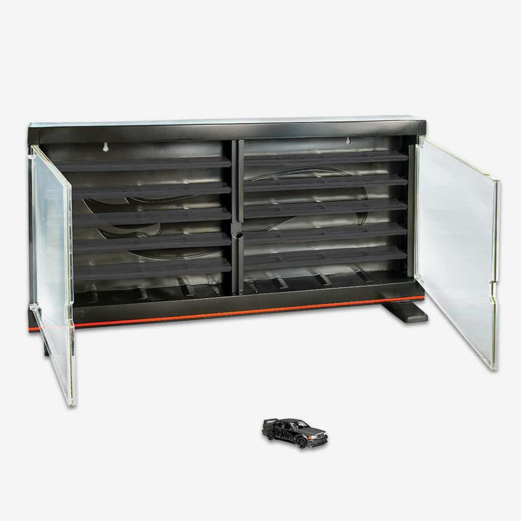 Hot Wheels Display Case Plus Exclusive Mercedes-Benz 190 E 2.5-16 Evolution II